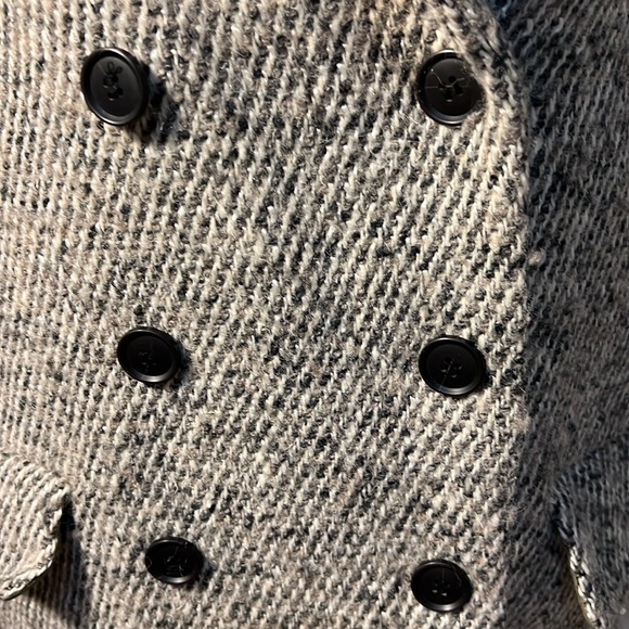 Woman’s Coat - Picture 3 of 7